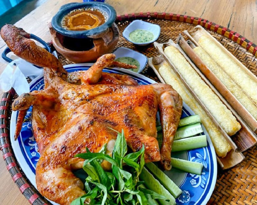 Gà nướng cơm lam