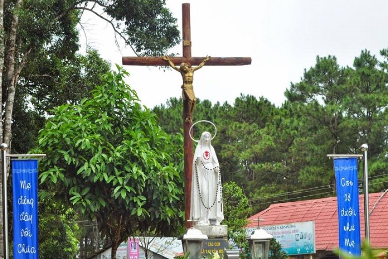 Đức Mẹ Măng Đen