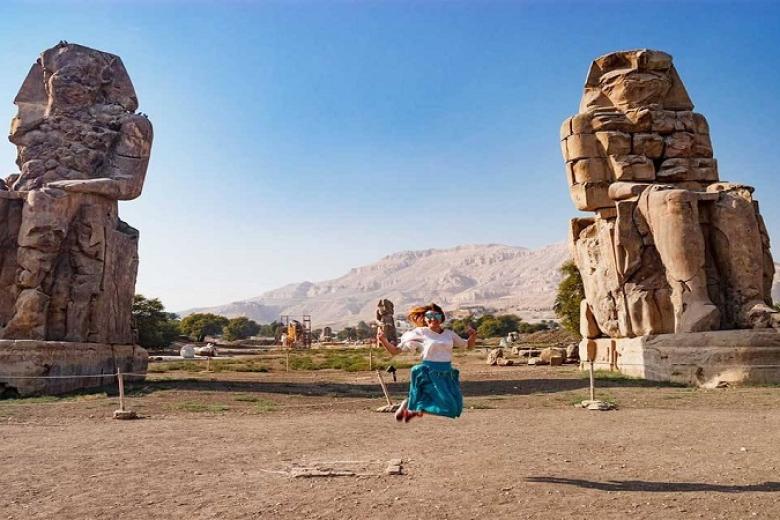 Hai bức tượng đá khổng lồ của Memnon