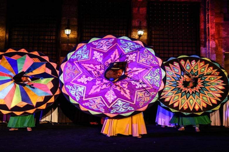 Tanoura show