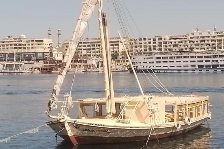 Thuyền buồm truyền thống (Felucca)