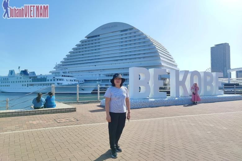 Khách chụp ảnh lưu niệm