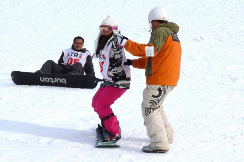 Vui chơi tại khu trượt tuyết Rokkosan