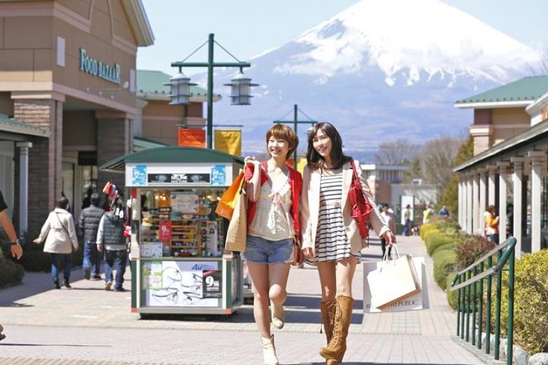 Tham quan và mua sắm ở trung tâm thương mại Gotemba Outlet