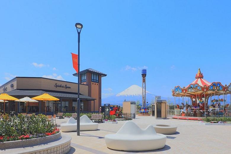 Tham quan và mua sắm ở trung tâm thương mại Gotemba Outlet