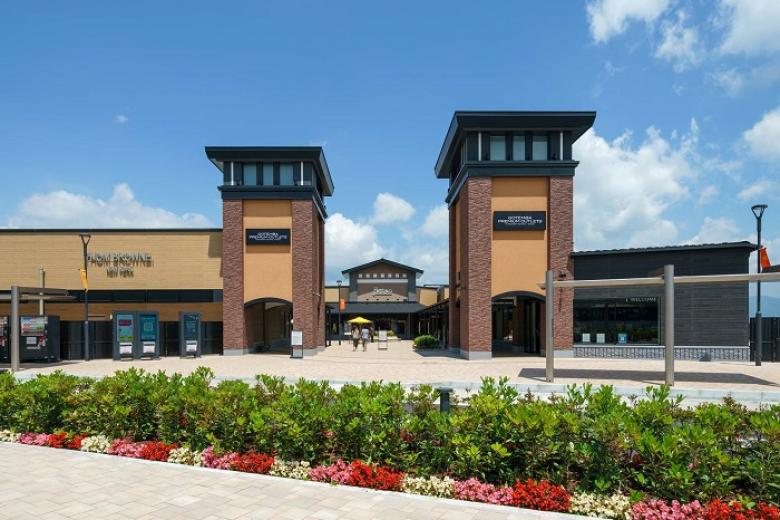Tham quan và mua sắm ở trung tâm thương mại Gotemba Outlet