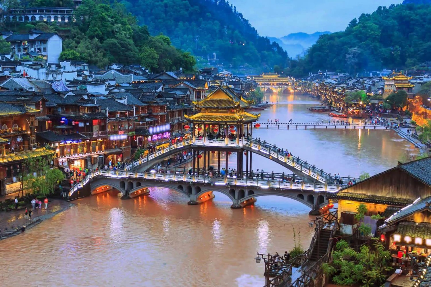 Lầu Phong Thúy Hồng Kiều cổ kính, đẹp đến mê hoặc