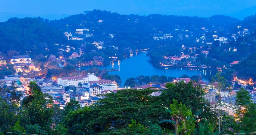 Cố đô Kandy là một trong những điểm đến quan trọng về lịch sử và tôn giáo của Sri Lanka