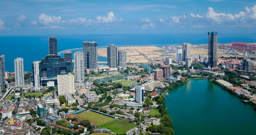 Colombo là thủ đô thương mại và là thành phố lớn nhất Sri Lanka
