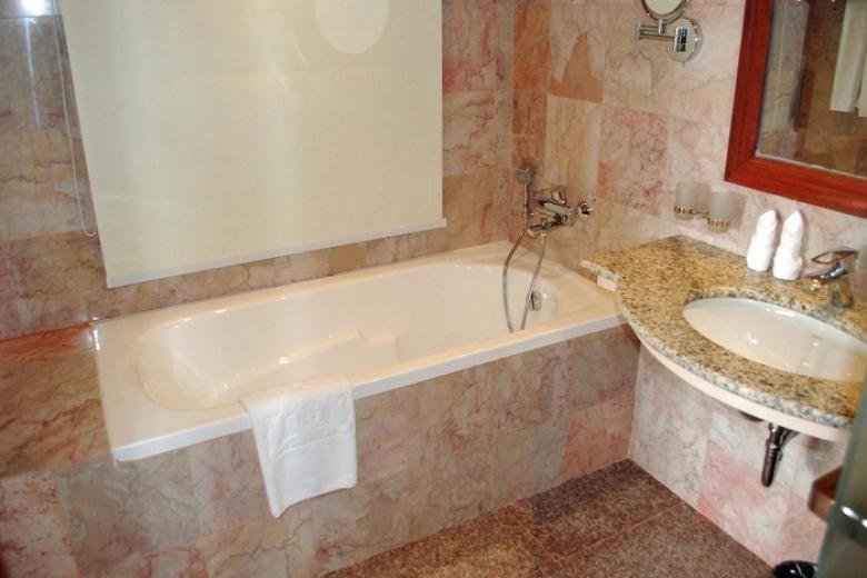 Phnom Penh Era Hotel