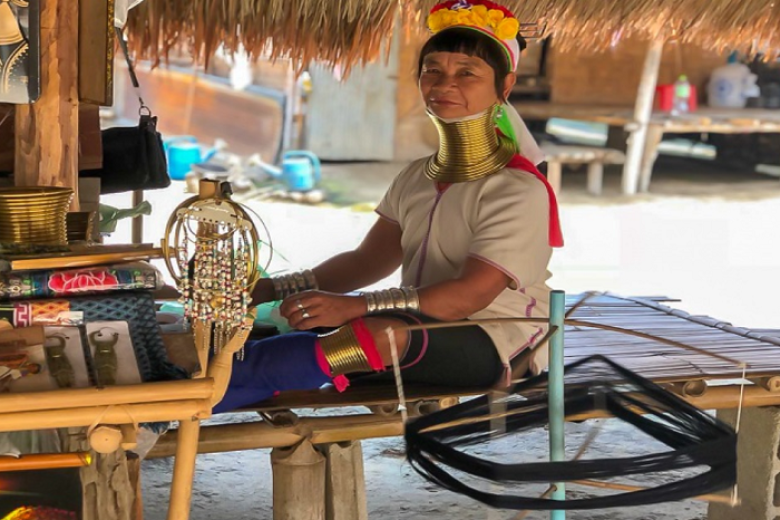 Làng Cổ dài (Long Neck Village)