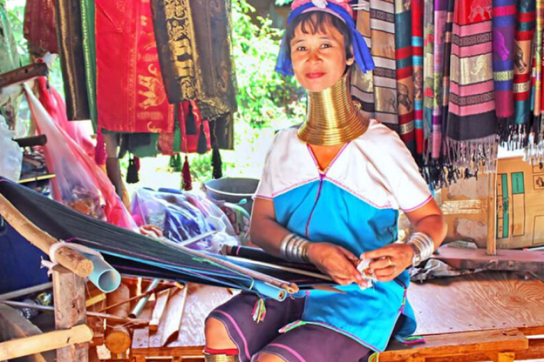 Làng Cổ dài (Long Neck Village)