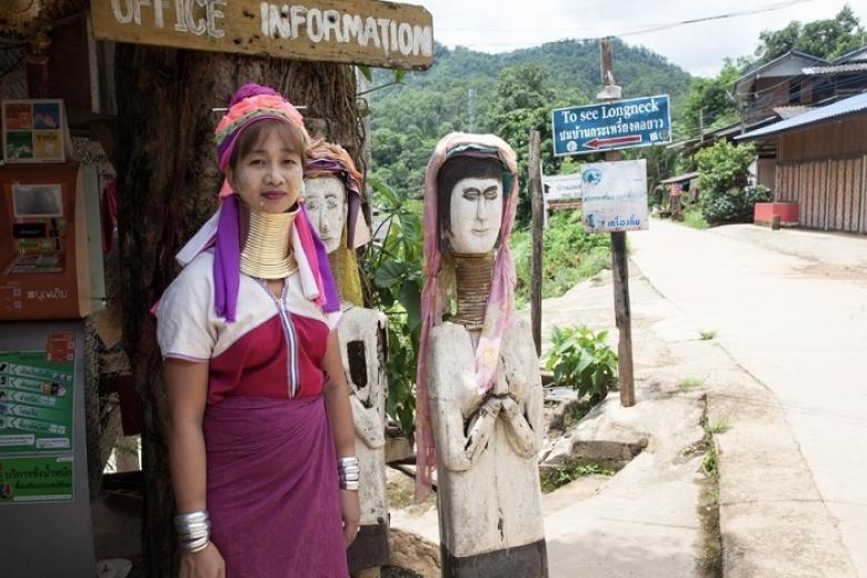 Làng Cổ dài (Long Neck Village)
