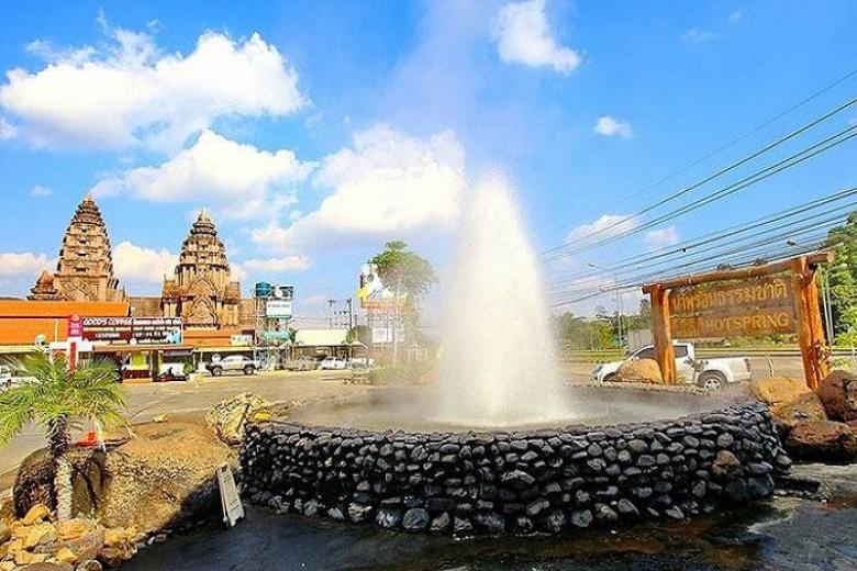 Suối khoáng nóng Mae Khachan