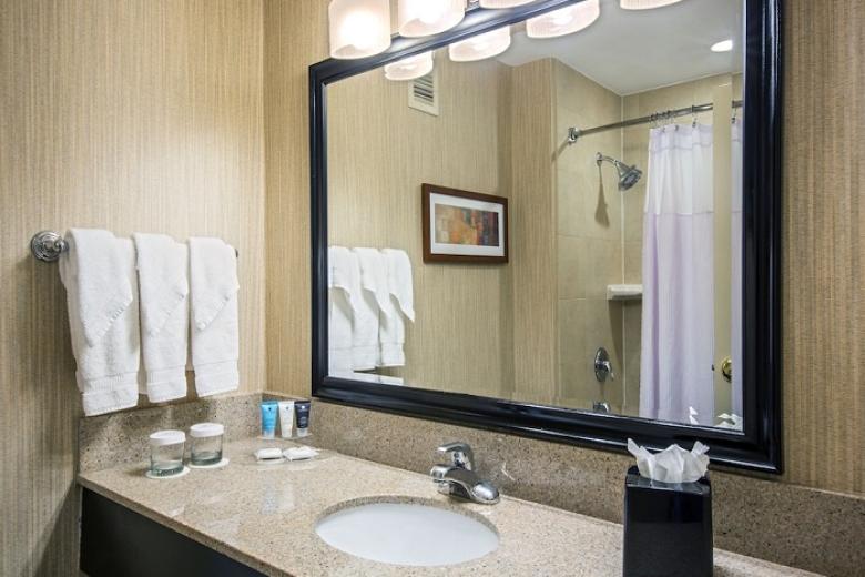 Crowne Plaza Newark Airport, an IHG Hotel