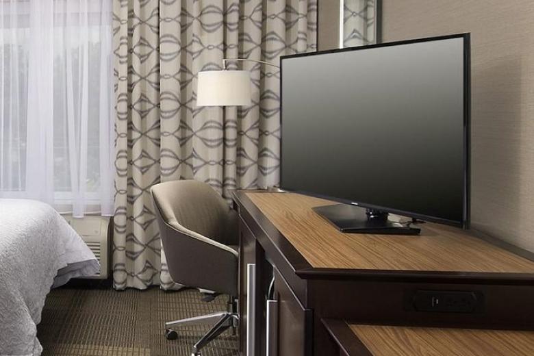 Hampton Inn & Suites Falls Church