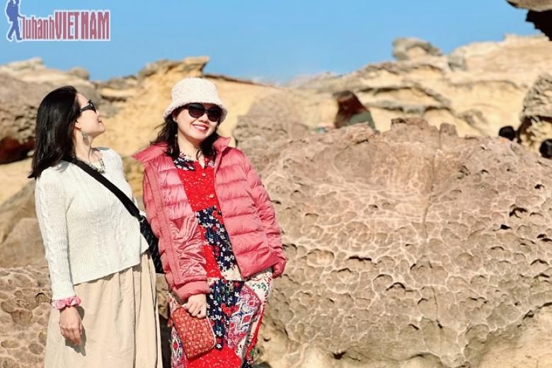 Khách chụp ảnh lưu niệm