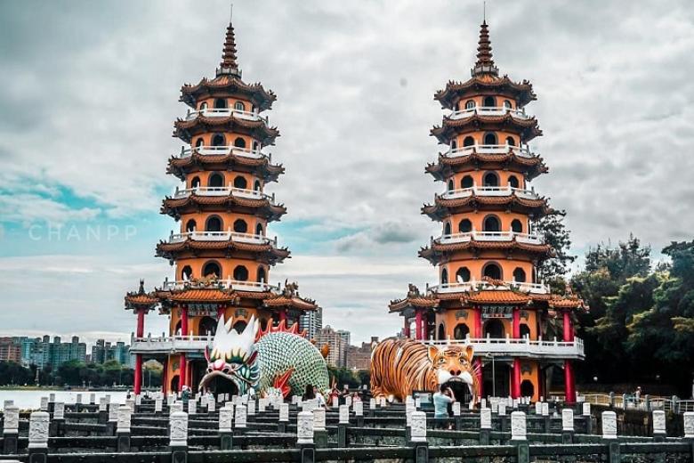 Tháp Long Hồ - Ao Sen