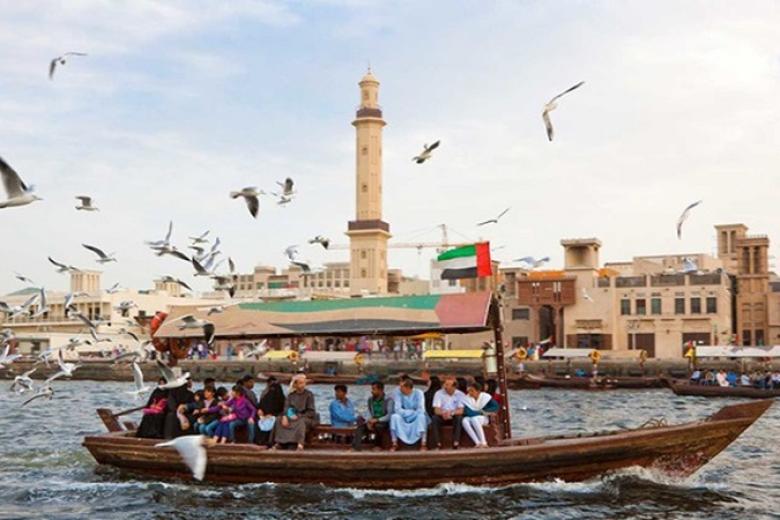 Đi thuyền gỗ ở Dubai