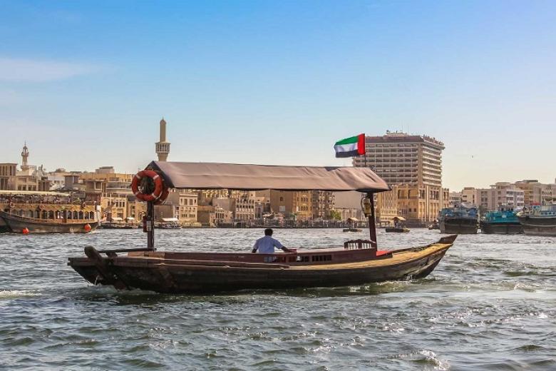 Đi thuyền gỗ ở Dubai