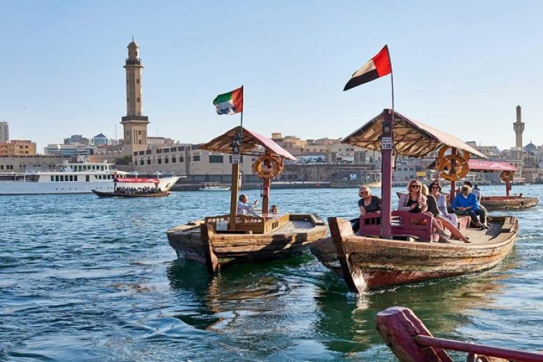 Đi thuyền gỗ ở Dubai