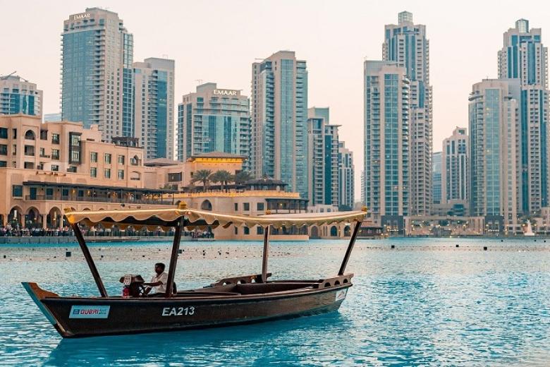 Đi thuyền gỗ ở Dubai
