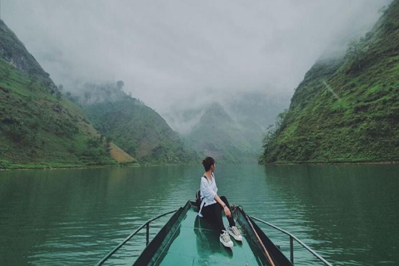 Du thuyền trên Sông Nho Quế