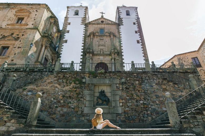 Thăm quan phố cổ Old Town Caceres