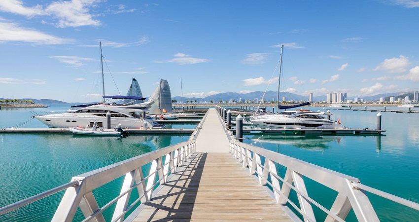 Bến du thuyền Ana Marina