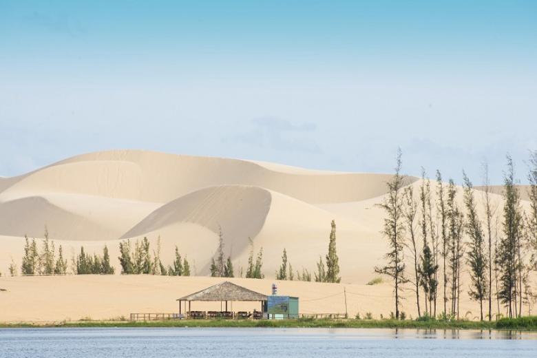 Khu du lịch Bàu Trắng