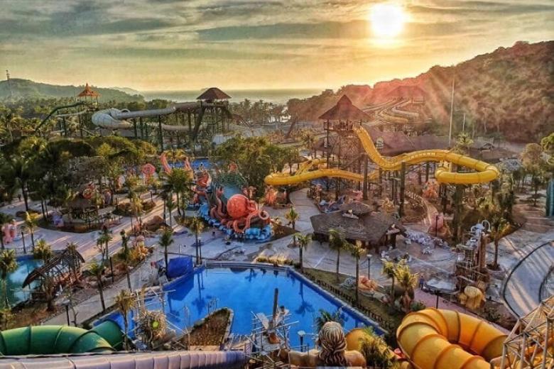Công viên nước Aquatopia Water Park