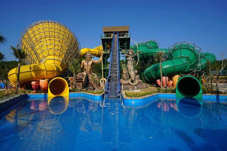 Công viên nước Aquatopia Water Park