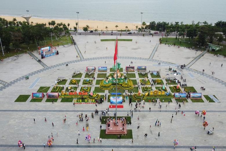 Quảng trường Quy Nhơn về đêm