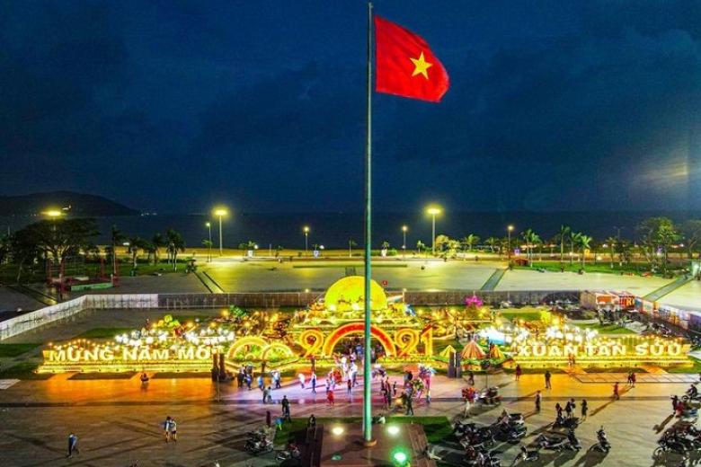 Quảng trường Quy Nhơn về đêm