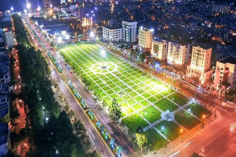 Quảng trường Quy Nhơn về đêm