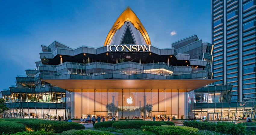 Đến với Icon Siam, du khách có thể lựa chọn đa dạng các mặt hàng làm quà cho chuyến đi tour du lịch Thái Lan 5 ngày 4 đêm từ Hà Nộicủa mình