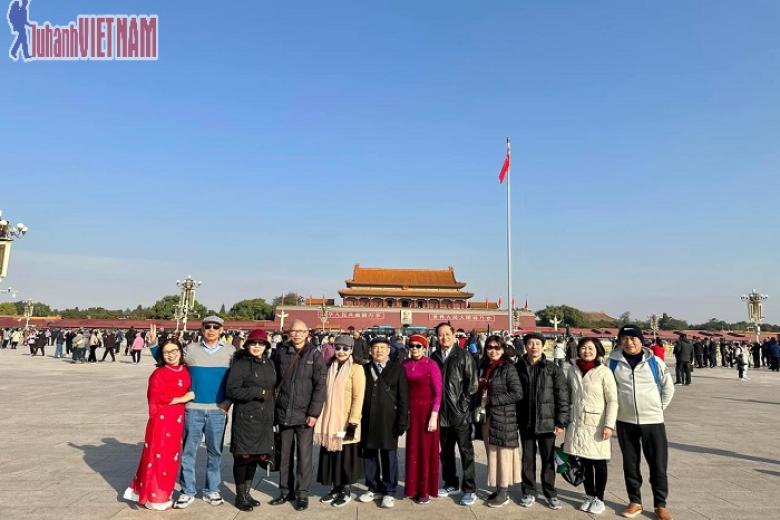 Khách chụp ảnh lưu niệm