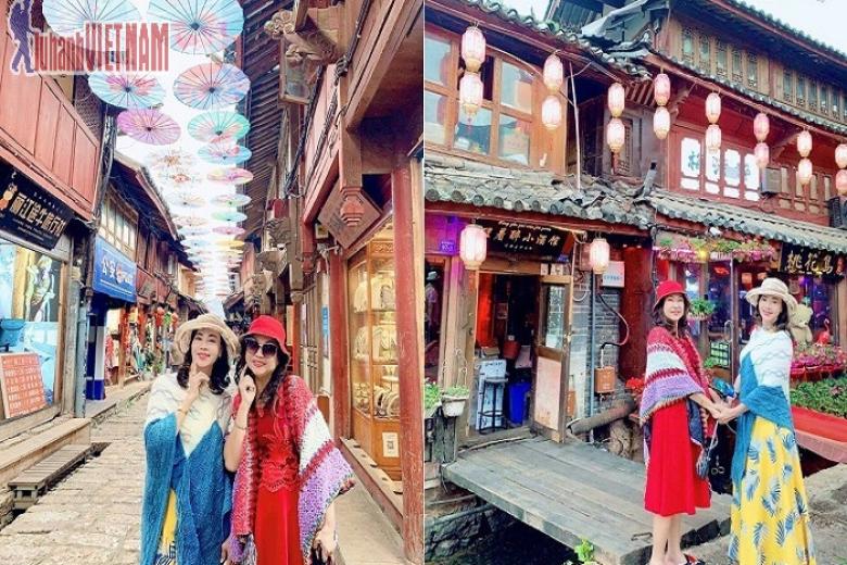 Khách chụp ảnh lưu niệm