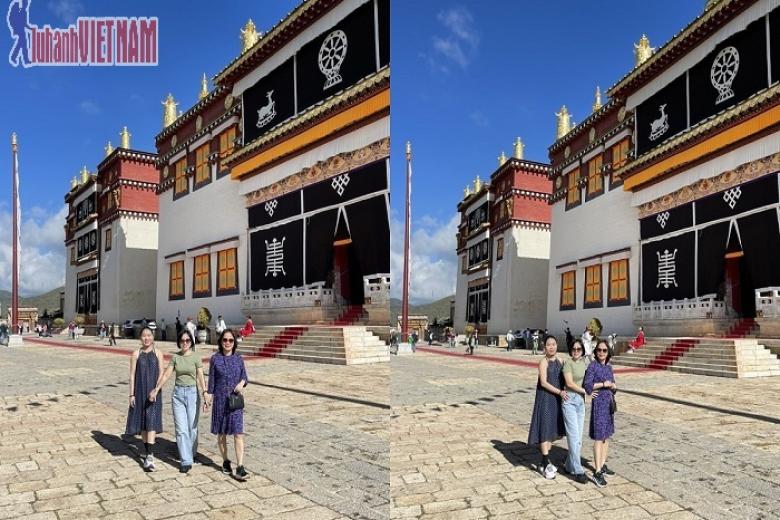 Khách chụp ảnh lưu niệm