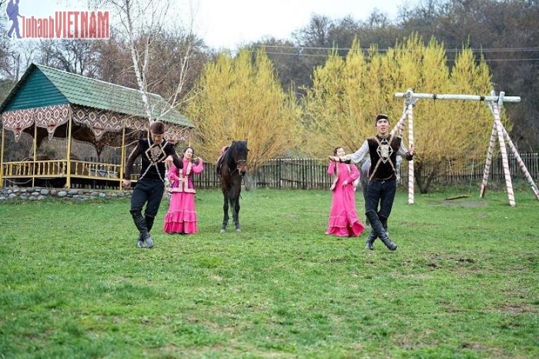 Khách chụp ảnh lưu niệm