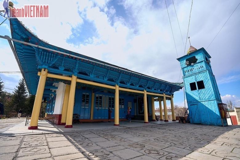 Khách chụp ảnh lưu niệm