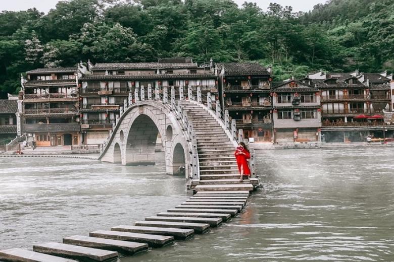 Phượng Hoàng Cổ Trấn