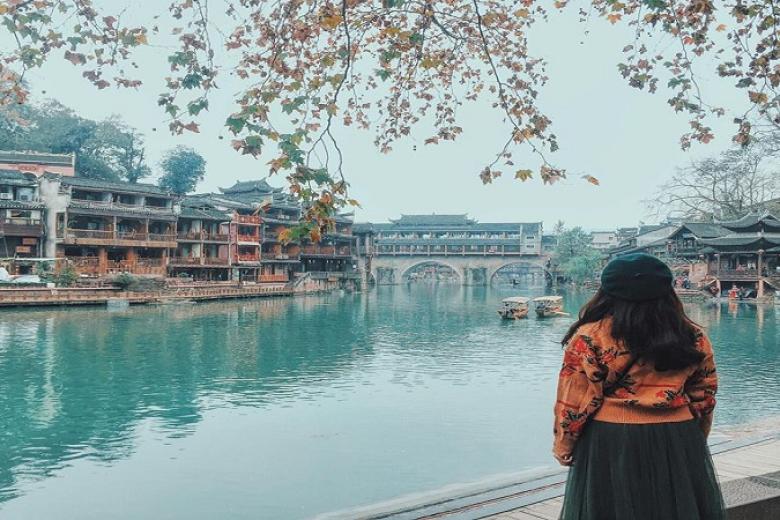 Phượng Hoàng Cổ Trấn