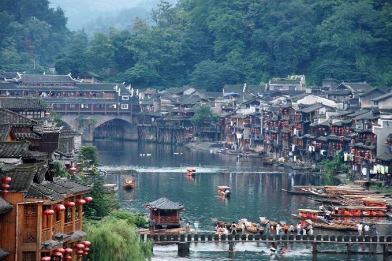 Phượng Hoàng Cổ Trấn