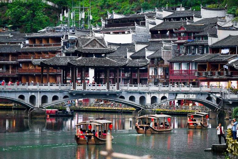 Phượng Hoàng Cổ Trấn