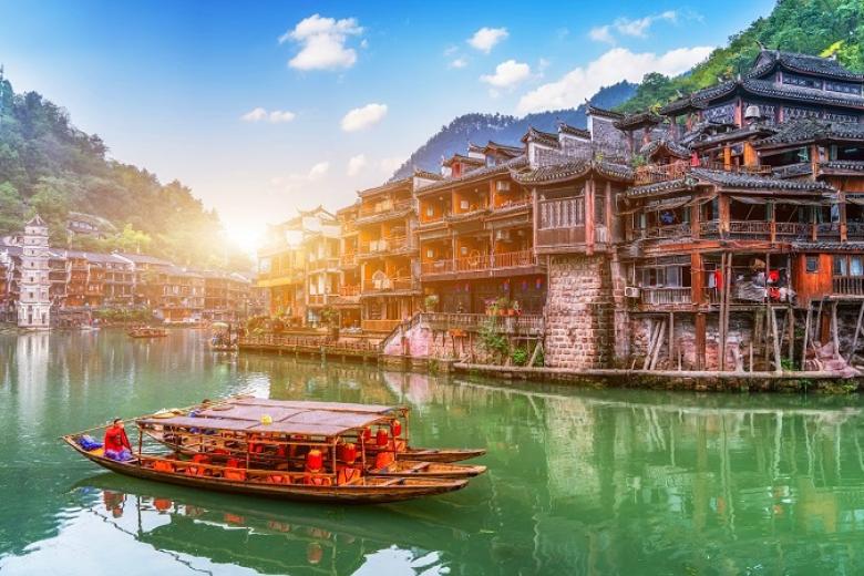 Phượng Hoàng Cổ Trấn