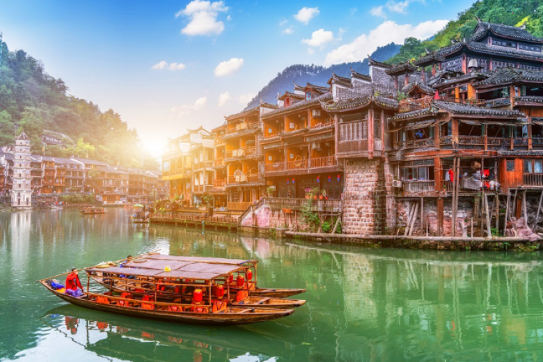 Phượng Hoàng Cổ Trấn