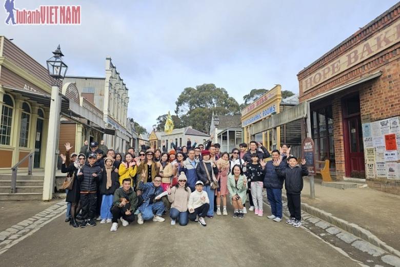 Khách chụp ảnh lưu niệm