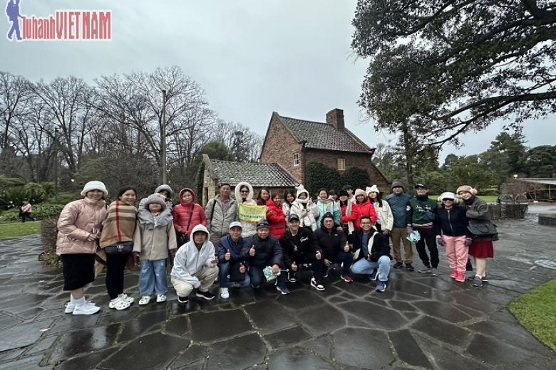 Khách chụp ảnh lưu niệm