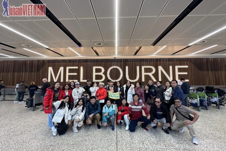 Khách chụp ảnh lưu niệm